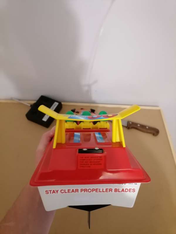 1980's - Jet Stream Radio Control RC Electric Racing Boat with Remote - 59 CM X 16 CM 100% WORKING