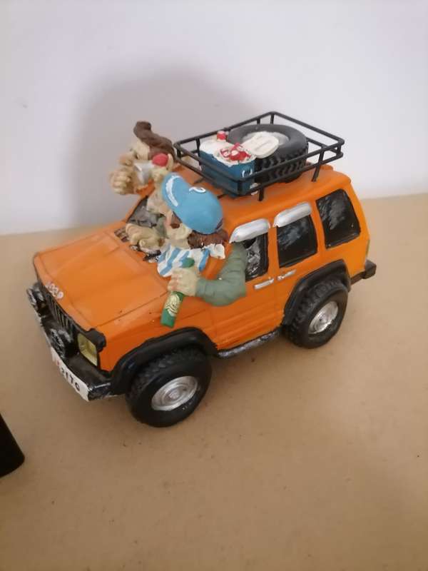 Jeep unique resin coin bank - 22 CM - VERY RARE - AMAZING CONDITION