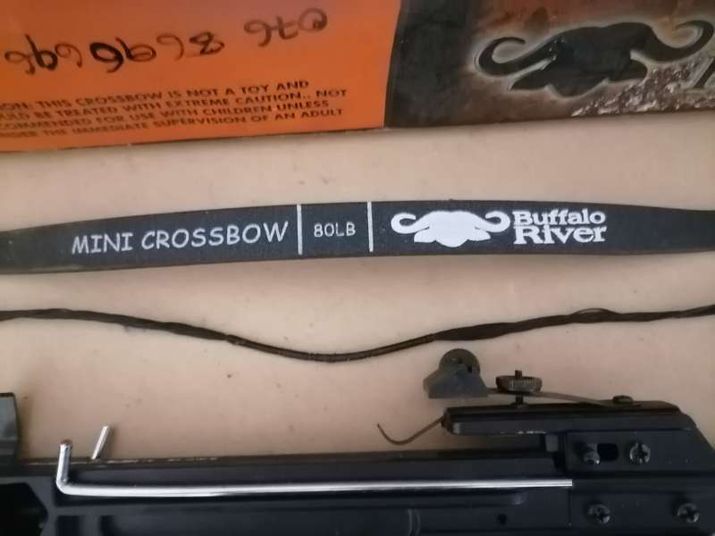 BUFFALO RIVER 80 LB CROSSBOW **TOP OF THE RANGE CROSSBOW** *GREAT PRICE** COMPLETE WITH 2 ARROWS