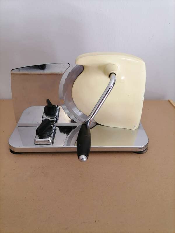 1970'S Vintage Retro Pineware Bread Meat Hand Slicer - AMAZING CONDITION
