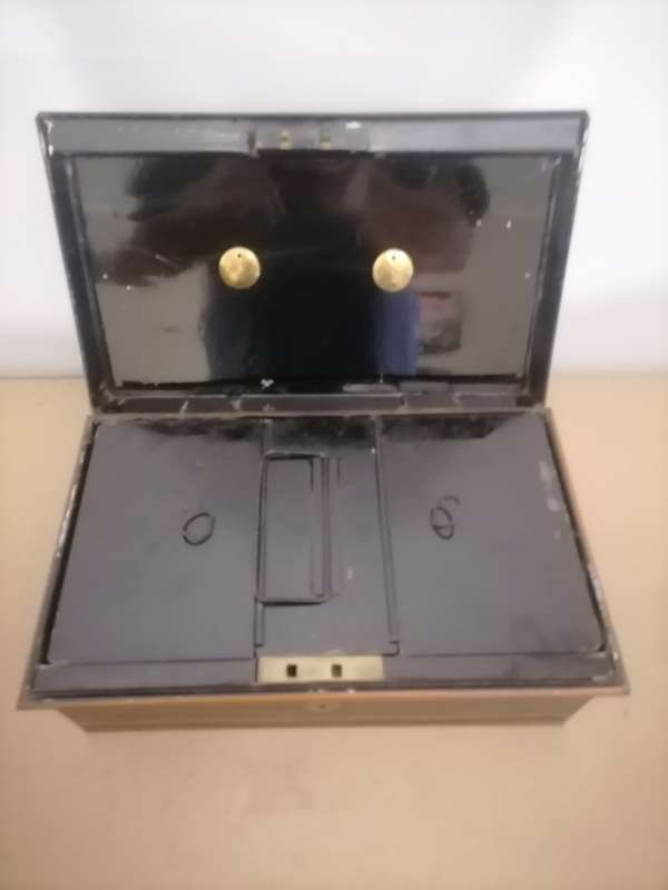 50s vintage black & gold cash tin - British made - LARGE - 31 CM X 19 CM X 12 CM - AMAZING CONDITION