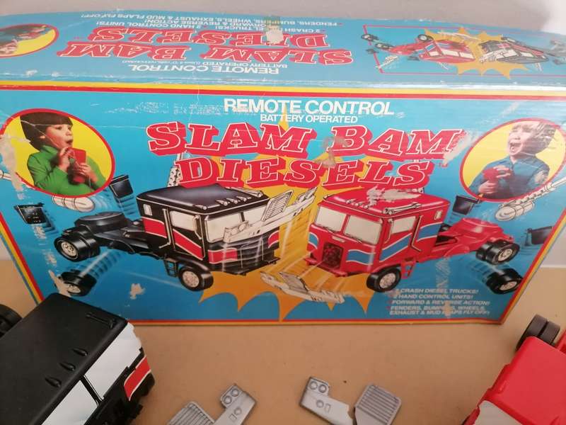 RARE EARLY 1970S SLAM BAM DIESELS NOT SSP SMASH UP DERBY SEMI Trucks 100% COMPLETE IN BOX