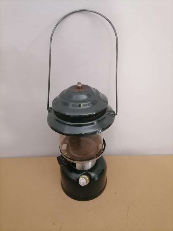 VINTAGE 1989 COLEMAN MODEL 214A700 KEROSENE LANTERN, ORIGINAL GLASS - MADE IN USA 0591 - WORKING