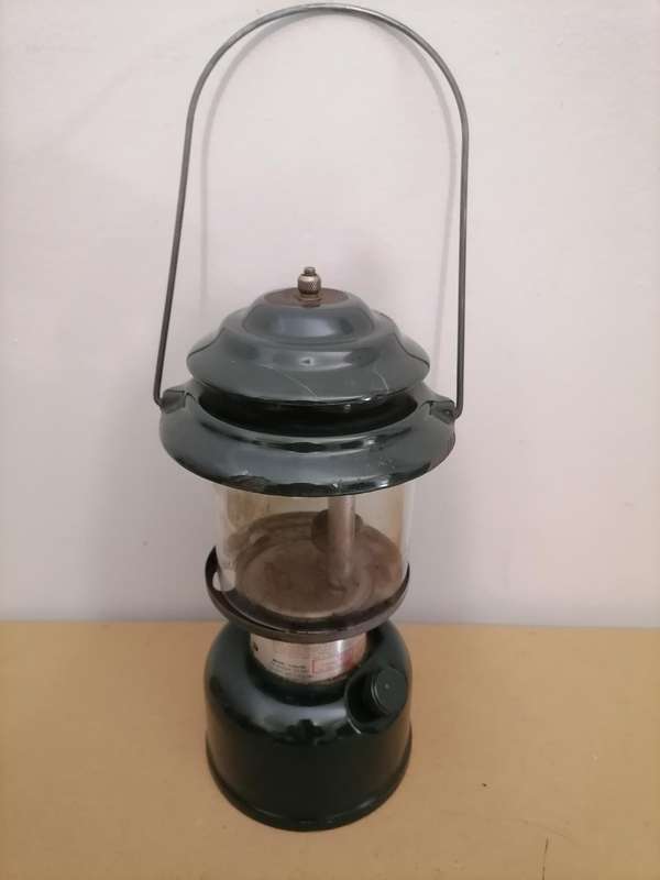VINTAGE 1989 COLEMAN MODEL 214A700 KEROSENE LANTERN, ORIGINAL GLASS - MADE IN USA 0591 - WORKING