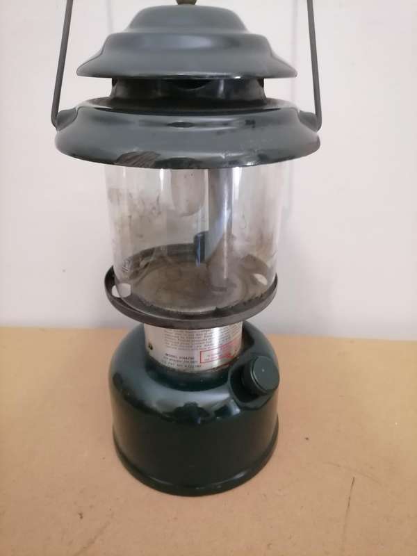 VINTAGE 1989 COLEMAN MODEL 214A700 KEROSENE LANTERN, ORIGINAL GLASS - MADE IN USA 0591 - WORKING