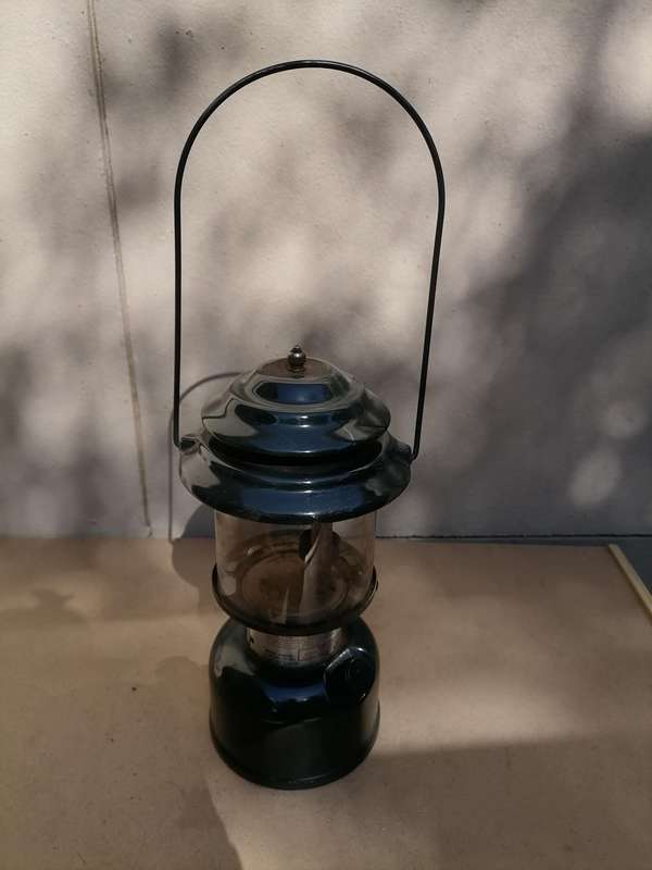 VINTAGE 1989 COLEMAN MODEL 214A700 KEROSENE LANTERN, ORIGINAL GLASS - MADE IN USA 0591 - WORKING
