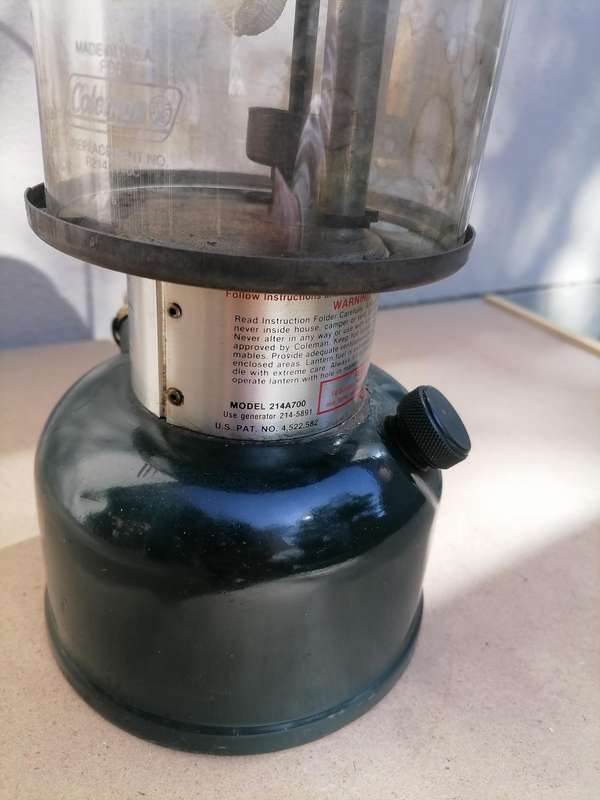 VINTAGE 1989 COLEMAN MODEL 214A700 KEROSENE LANTERN, ORIGINAL GLASS - MADE IN USA 0591 - WORKING