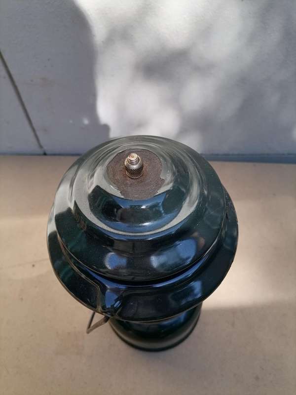 VINTAGE 1989 COLEMAN MODEL 214A700 KEROSENE LANTERN, ORIGINAL GLASS - MADE IN USA 0591 - WORKING