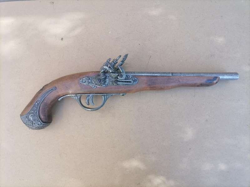 Madera non-firing replica of a St. Etienne 1718 side by side flintlock pistol