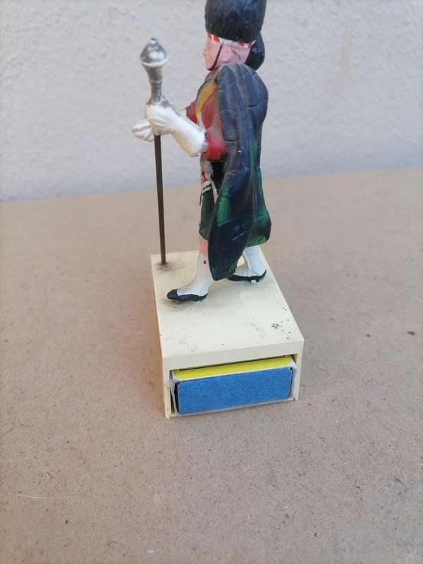 "White Label" Scoth Whisky - DEWAR'S Rubberoid Advertising Figure & Match Dispenser 1940s