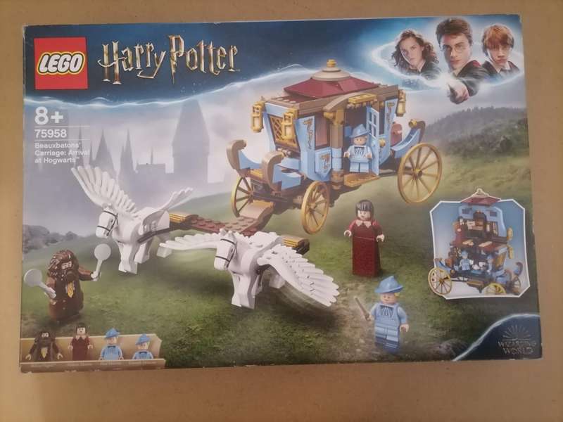 2019 Beauxbatons Carriage: Arrival at Hogwarts LEGO - 75958