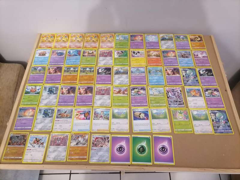 131 Pokémon Cards 2022 - AMAZING BUNDLE - PLEASE VIEW ORIGINAL PICTURES