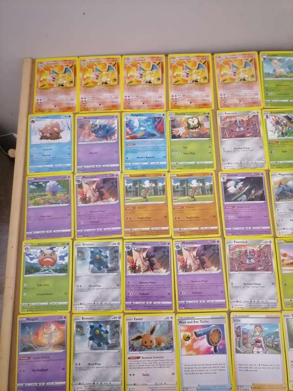 131 Pokémon Cards 2022 - AMAZING BUNDLE - PLEASE VIEW ORIGINAL PICTURES