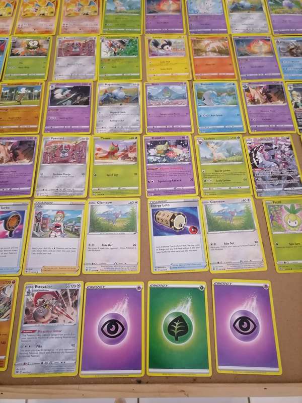 131 Pokémon Cards 2022 - AMAZING BUNDLE - PLEASE VIEW ORIGINAL PICTURES