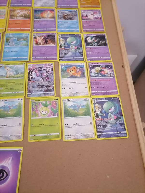 131 Pokémon Cards 2022 - AMAZING BUNDLE - PLEASE VIEW ORIGINAL PICTURES