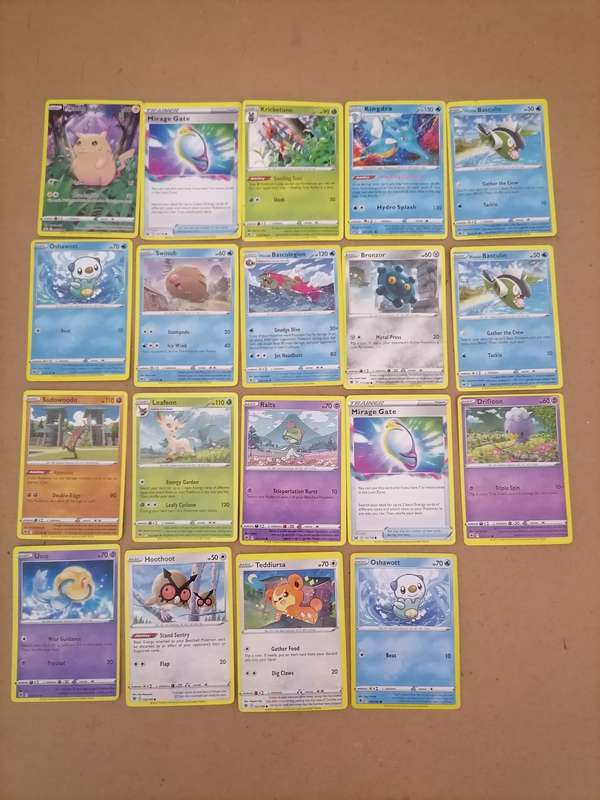 131 Pokémon Cards 2022 - AMAZING BUNDLE - PLEASE VIEW ORIGINAL PICTURES