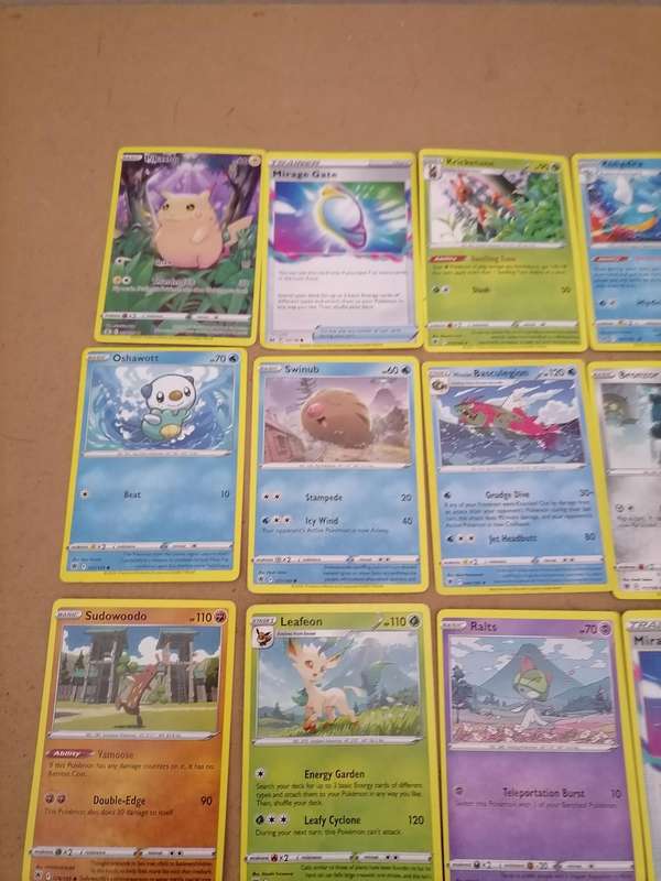 131 Pokémon Cards 2022 - AMAZING BUNDLE - PLEASE VIEW ORIGINAL PICTURES