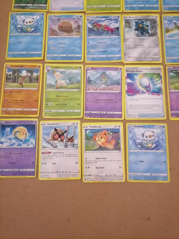 131 Pokémon Cards 2022 - AMAZING BUNDLE - PLEASE VIEW ORIGINAL PICTURES
