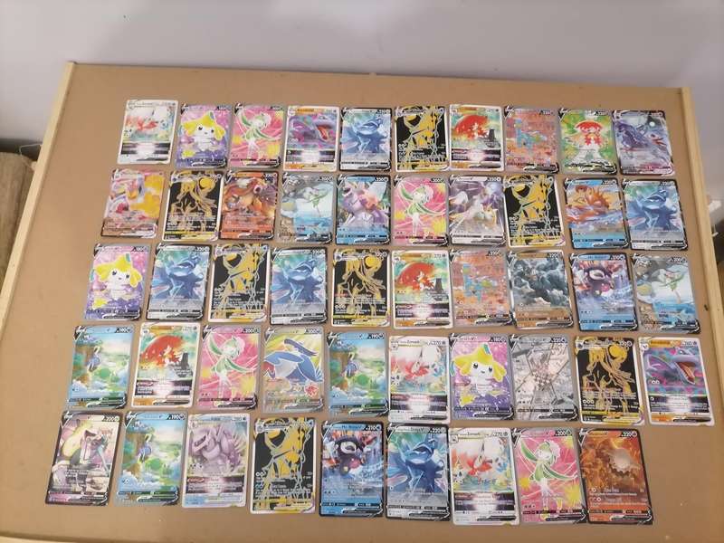 131 Pokémon Cards 2022 - AMAZING BUNDLE - PLEASE VIEW ORIGINAL PICTURES