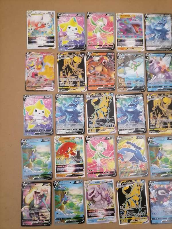 131 Pokémon Cards 2022 - AMAZING BUNDLE - PLEASE VIEW ORIGINAL PICTURES