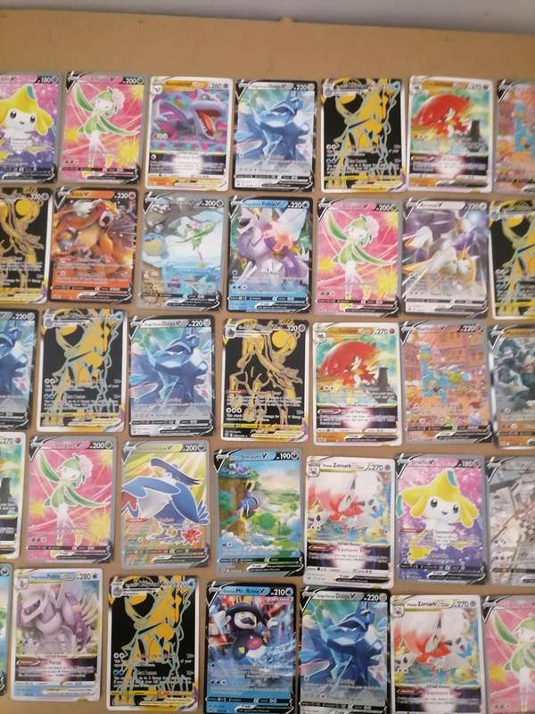 131 Pokémon Cards 2022 - AMAZING BUNDLE - PLEASE VIEW ORIGINAL PICTURES