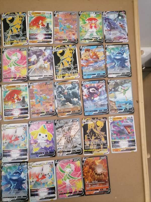 131 Pokémon Cards 2022 - AMAZING BUNDLE - PLEASE VIEW ORIGINAL PICTURES