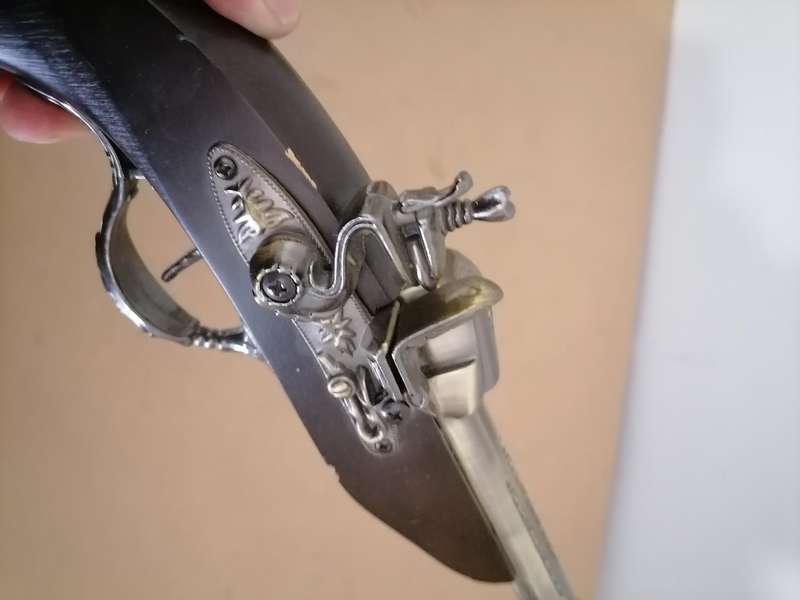 Flintlock Replica Pistol Lighter made from wood and pewter - 100% WORKING