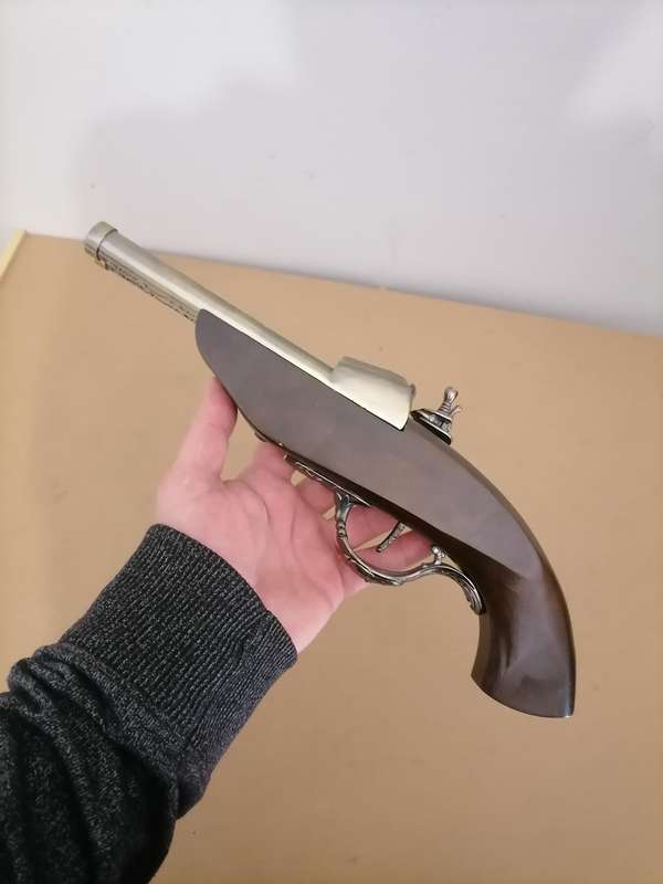 Flintlock Replica Pistol Lighter made from wood and pewter - 100% WORKING