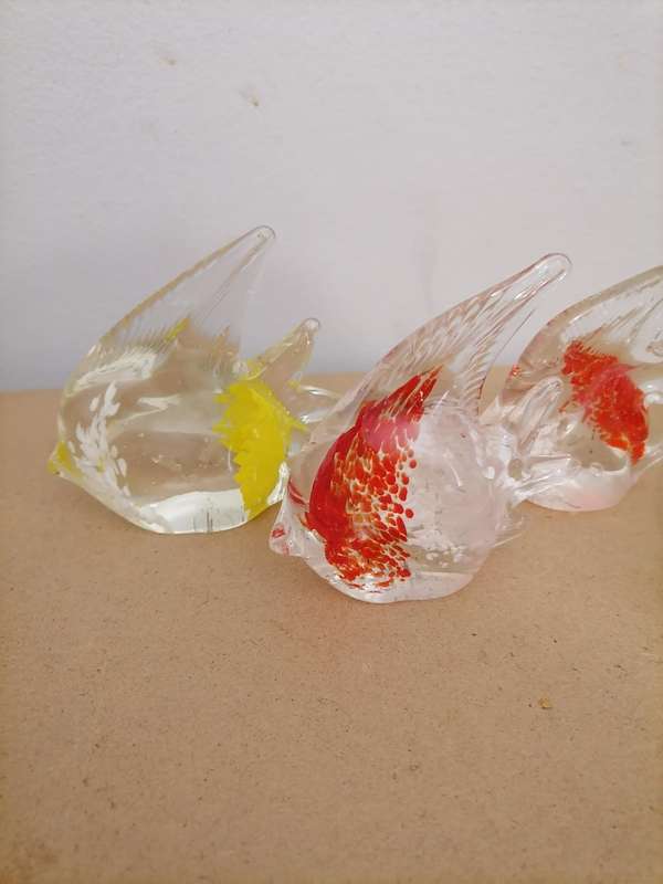 Murano Style Art Glass 2 Yellow 2 Red 1 Green White Hand Blown Angel Fish Paperweight 5pc