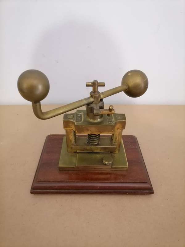 SCHAEFER BRASS NUT PRESS, 20TH CENTURY, THE CENTRAL SCREW SUPPORTED ON TWO COLUMNS, CAST MARK SCHAEF