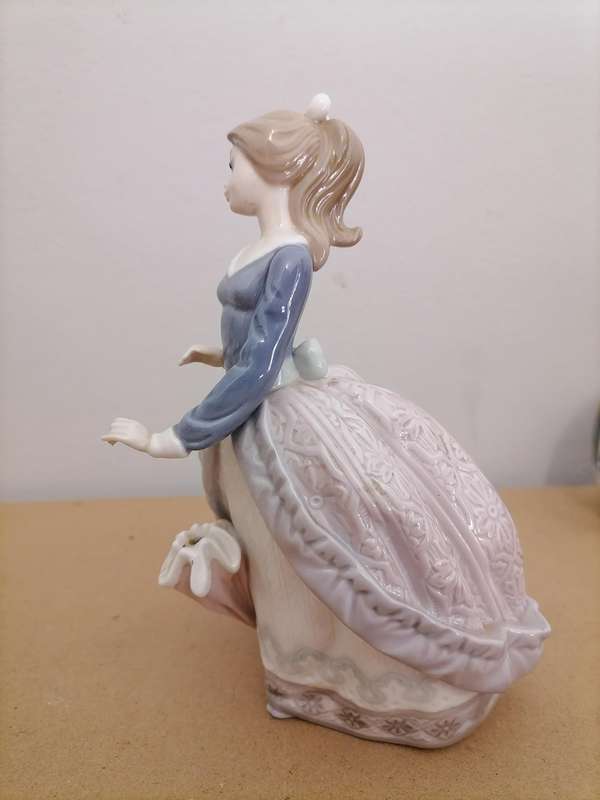 Lladro Figurine - 18 CM "Evita" - 1984-98 - Jose Puche G-2 M