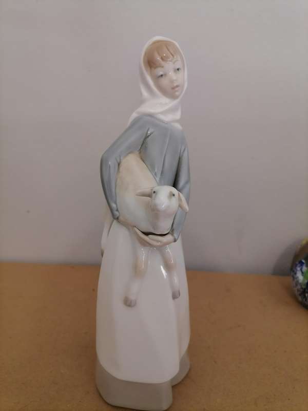 Lladro G 08 D /15 - Girl With Lamb / Woman with Sheep - MADE IN SPAIN - 27,5 CM - unglazed porcelain