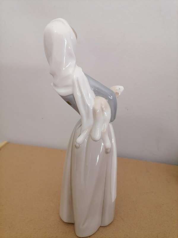 Lladro G 08 D /15 - Girl With Lamb / Woman with Sheep - MADE IN SPAIN - 27,5 CM - unglazed porcelain