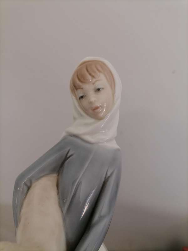 Lladro G 08 D /15 - Girl With Lamb / Woman with Sheep - MADE IN SPAIN - 27,5 CM - unglazed porcelain
