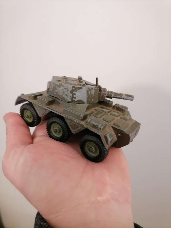 Die-cast combat tank with shooting turret - 100% WORKING