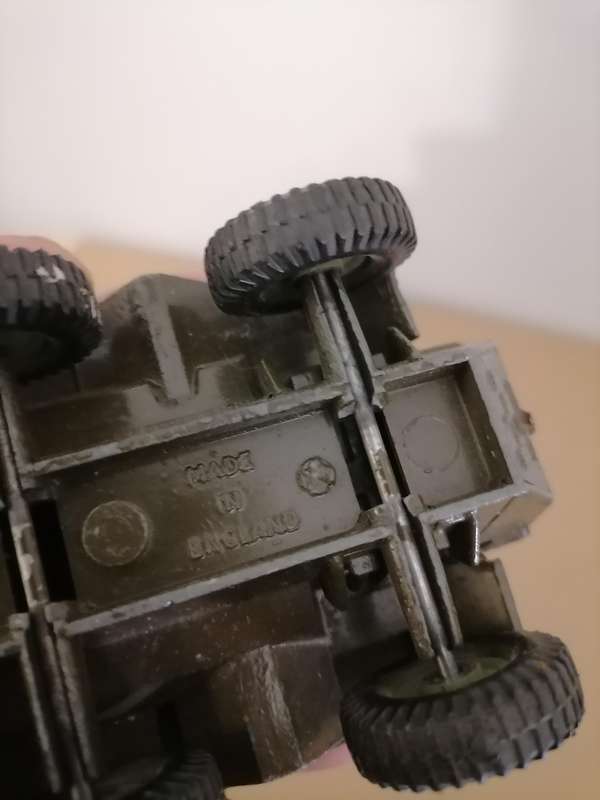 Die-cast combat tank with shooting turret - 100% WORKING