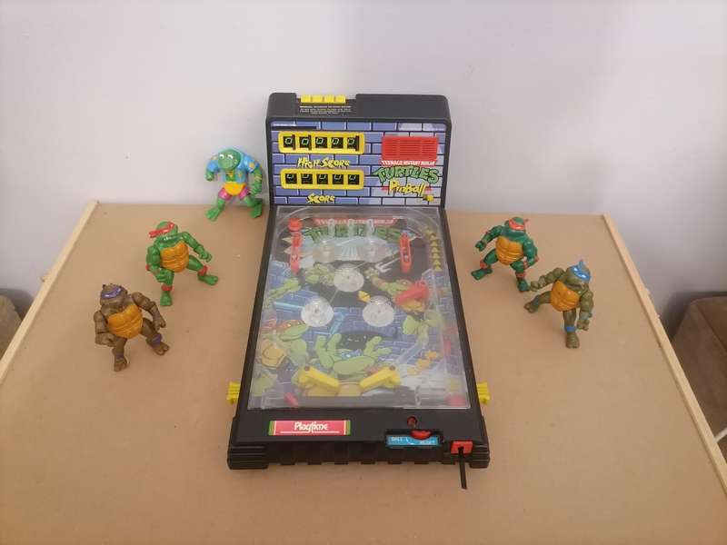 Vintage 1988 TEENAGE MUTANT NINJA TURTLES BUNDEL WITH PINBALL MACHINE