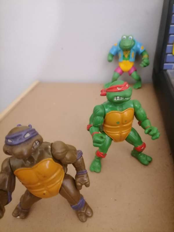 Vintage 1988 TEENAGE MUTANT NINJA TURTLES BUNDEL WITH PINBALL MACHINE