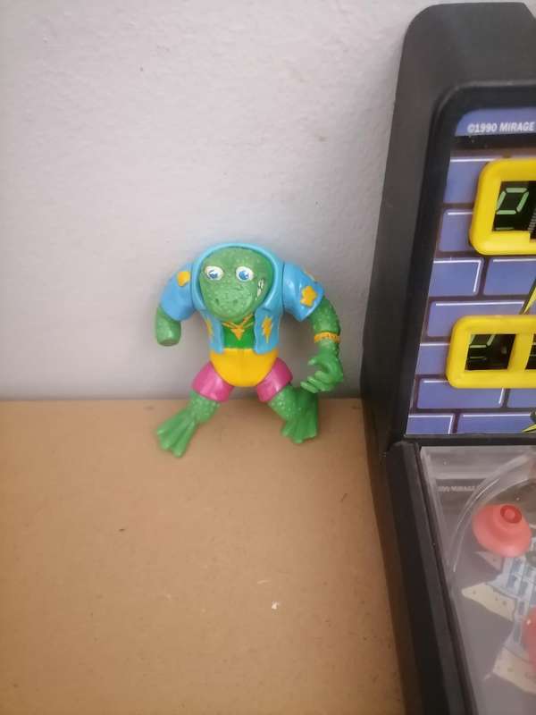 Vintage 1988 TEENAGE MUTANT NINJA TURTLES BUNDEL WITH PINBALL MACHINE