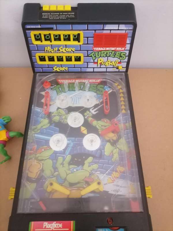 Vintage 1988 TEENAGE MUTANT NINJA TURTLES BUNDEL WITH PINBALL MACHINE