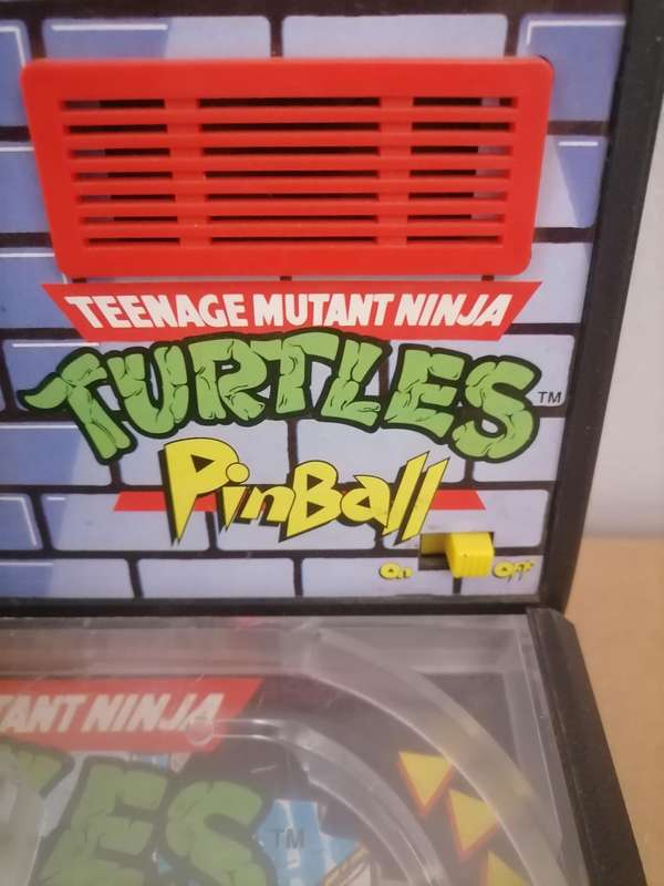 Vintage 1988 TEENAGE MUTANT NINJA TURTLES BUNDEL WITH PINBALL MACHINE