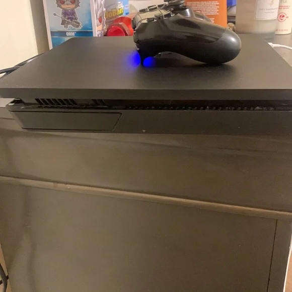 SONY PS4 CONSOLE - 500 GB WITH PS4 CONTROLLER - 100% WORKING