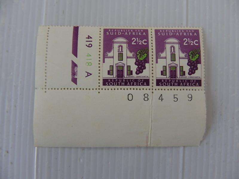 RSA 1st Definitive Series (1961) - 2 1/2 c Mint Corner Pair