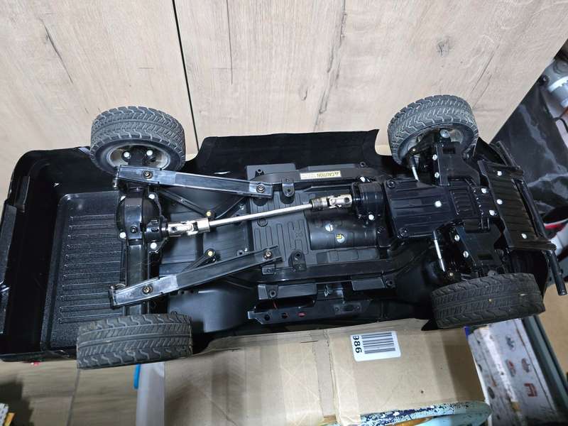 Tamiya - 1:10 VW Amarok - Built and Ready to run - sold with Controller