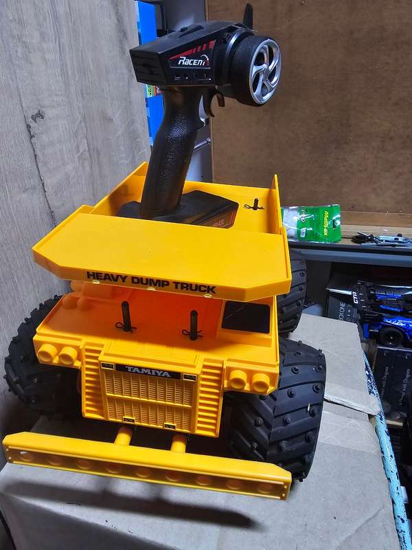 Tamiya 1:10 - Dump Truck - built and ready to use - sold with 2.4ghz controller