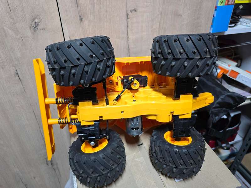 Tamiya 1:10 - Dump Truck - built and ready to use - sold with 2.4ghz controller