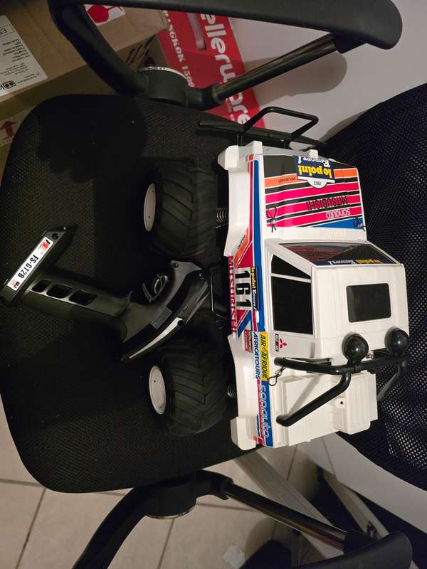 Tamiya - Mitsubishi - Built ready to run 1:10 sold with rechargeable Flysky controller