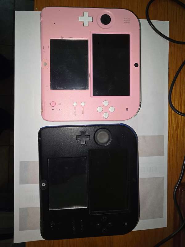 2 x Nintendo 2ds with repairs needed (see description)