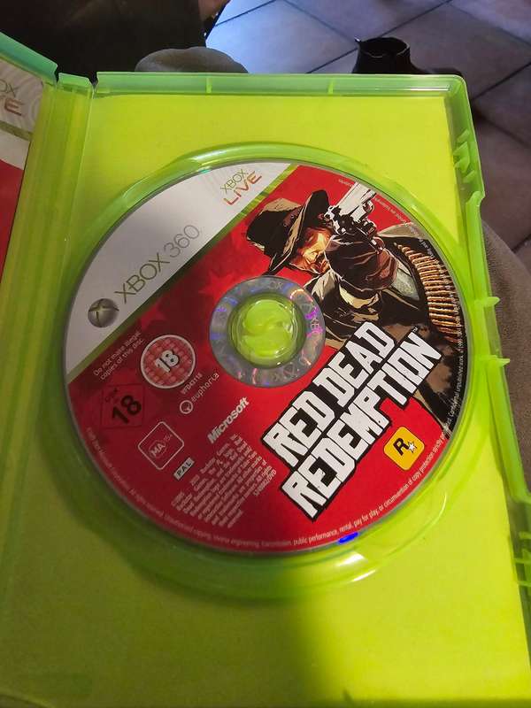 XBOX 360 - Red Dead Redemption - some scuffs to disc but plays