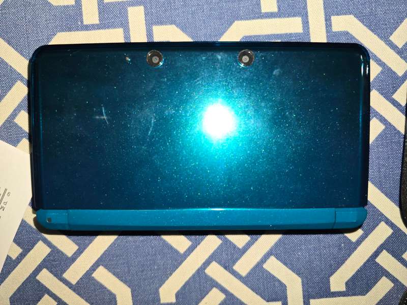 Nintendo 3DS Console - with hardshell case